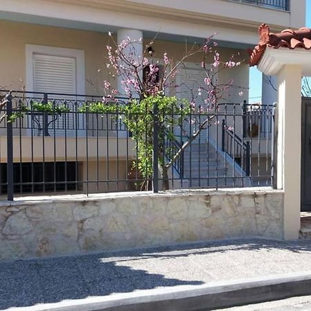 New, Bright, Cozy, Autonomous Apartment With Private Entrance And Garden, 42 M2, 5Min To The Beach And City Center Kalamata Exterior foto