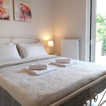 New, Bright, Cozy, Autonomous Apartment With Private Entrance And Garden, 42 M2, 5Min To The Beach And City Center Kalamata Exterior foto