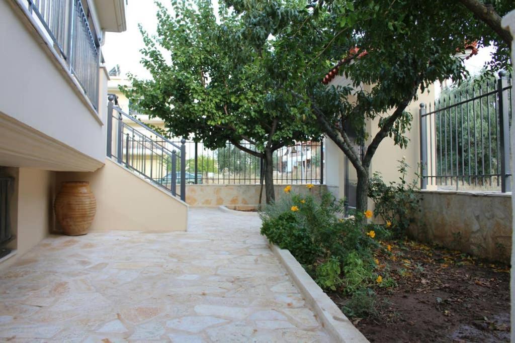 New, Bright, Cozy, Autonomous Apartment With Private Entrance And Garden, 42 M2, 5Min To The Beach And City Center Kalamata Exterior foto