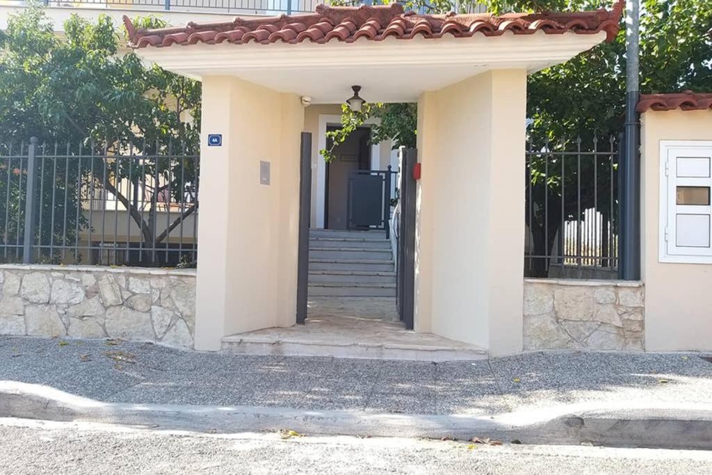 New, Bright, Cozy, Autonomous Apartment With Private Entrance And Garden, 42 M2, 5Min To The Beach And City Center Kalamata Exterior foto