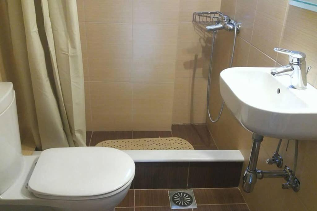 New, Bright, Cozy, Autonomous Apartment With Private Entrance And Garden, 42 M2, 5Min To The Beach And City Center Kalamata Exterior foto